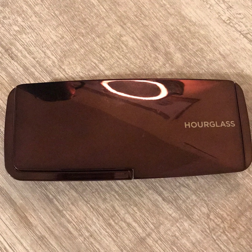 Hourglass ambient highlight